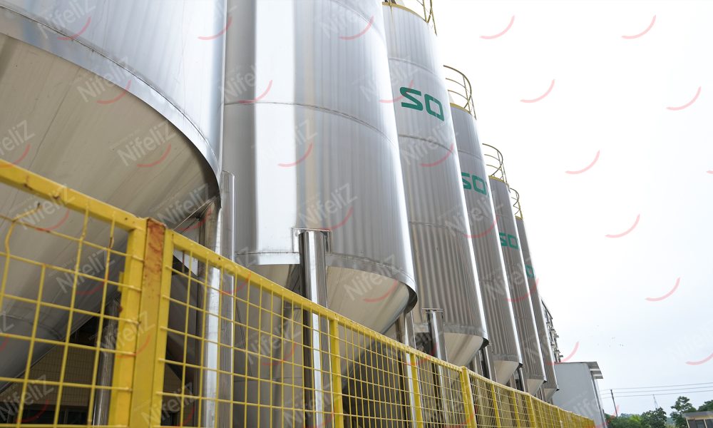 Raw material silos